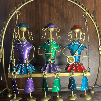 3-doll-musician-swing