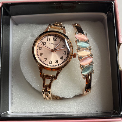 Ladies-watch-with-bracelet_(1)