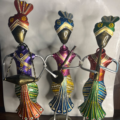 Standing-artist-metal-doll-set