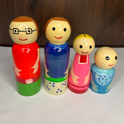 Wooden-peg-family-doll