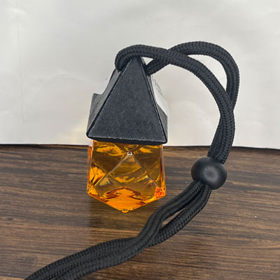 Car-hanging-perfume_(3)